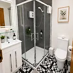 Apartment Unit 4 Tranquil Harbourside Retreat- Location