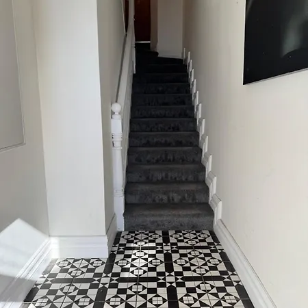 Unit 4 Tranquil Harbourside Retreat- Location *