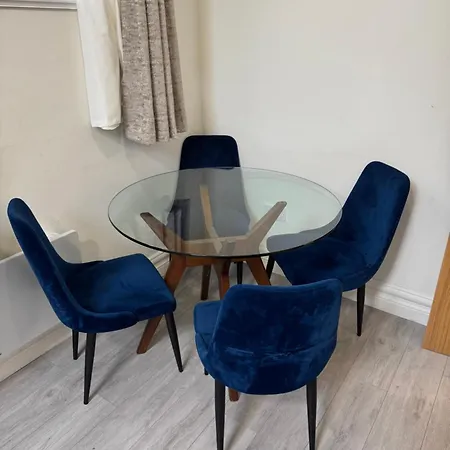 Unit 4 Tranquil Harbourside Retreat- Location Daire Cobh