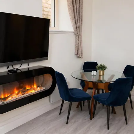 Unit 4 Tranquil Harbourside Retreat- Location