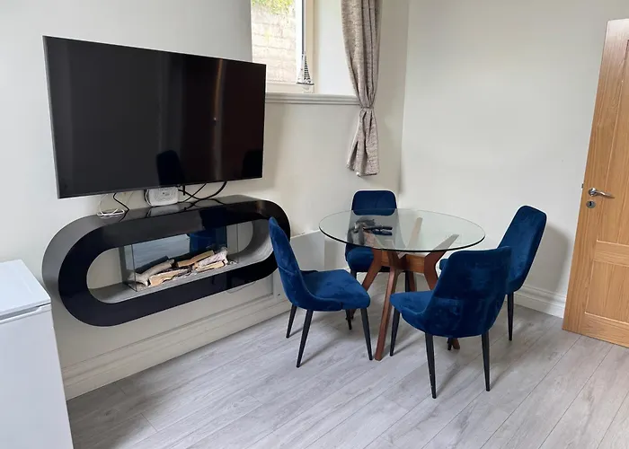 Unit 4 Tranquil Harbourside Retreat- Location Daire Cobh